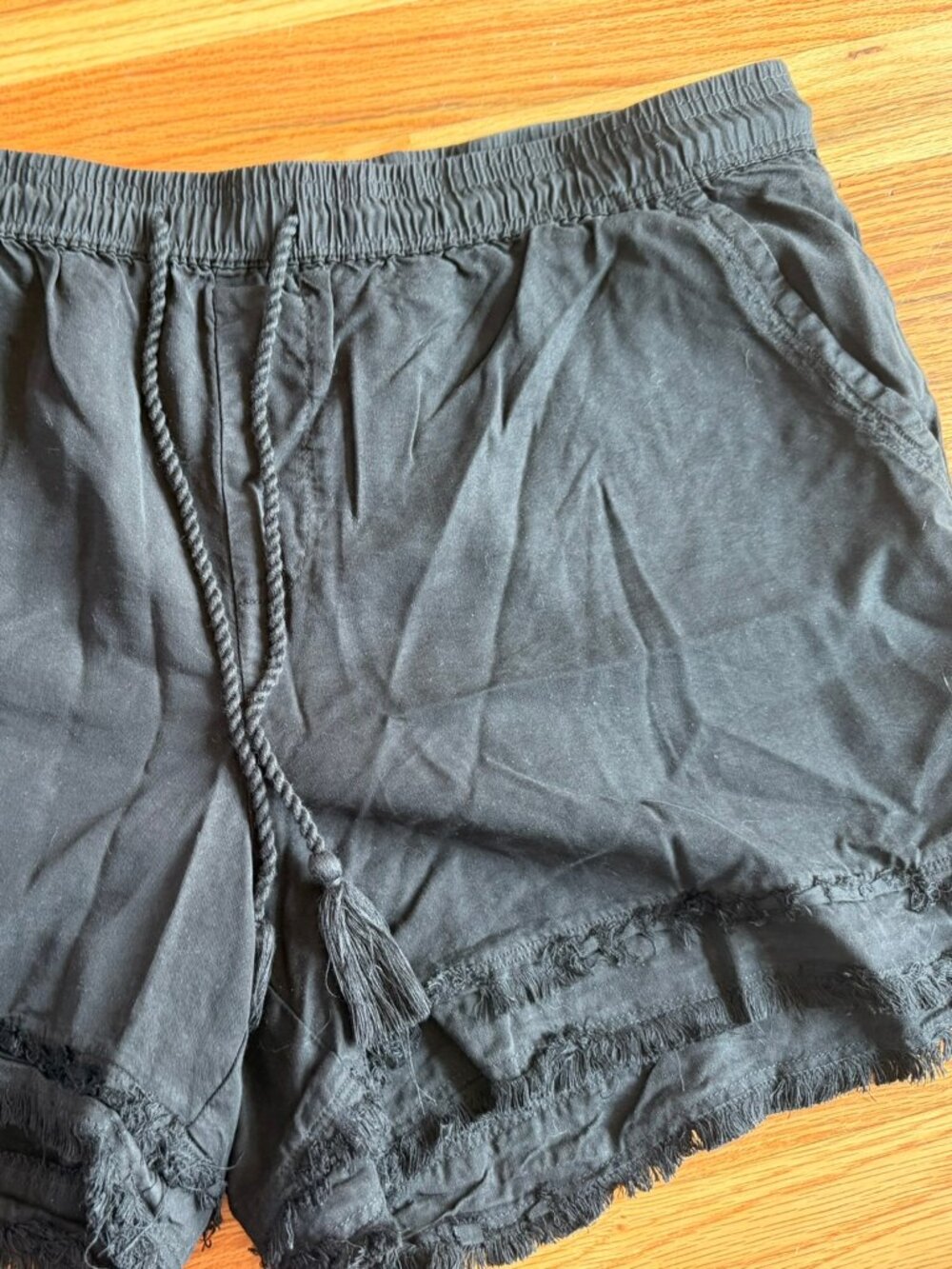 Saks Fifth Avenue womens shorts size L black